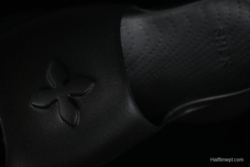 SMFK COMPASS Embossed One-Word Platform Slides - E9066