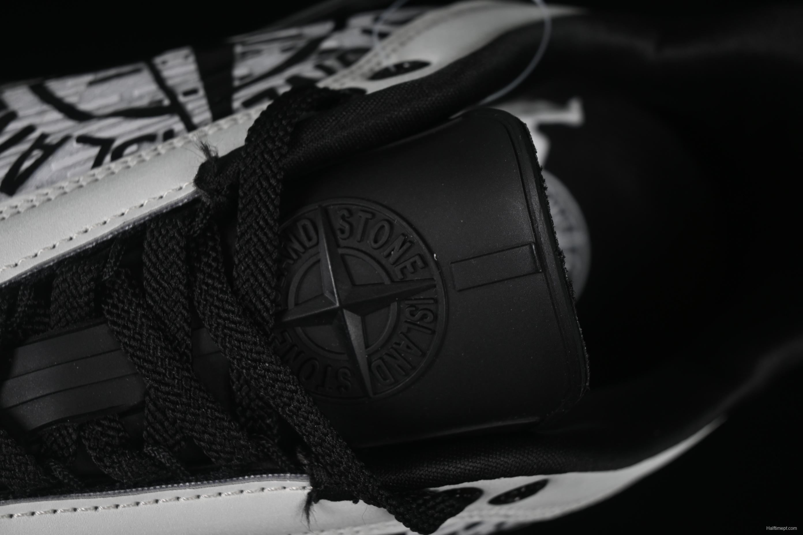 Stone Island Grime Panelled Low-Top Lifestyle Sneakers in Dark Brown - MO78FWS0303