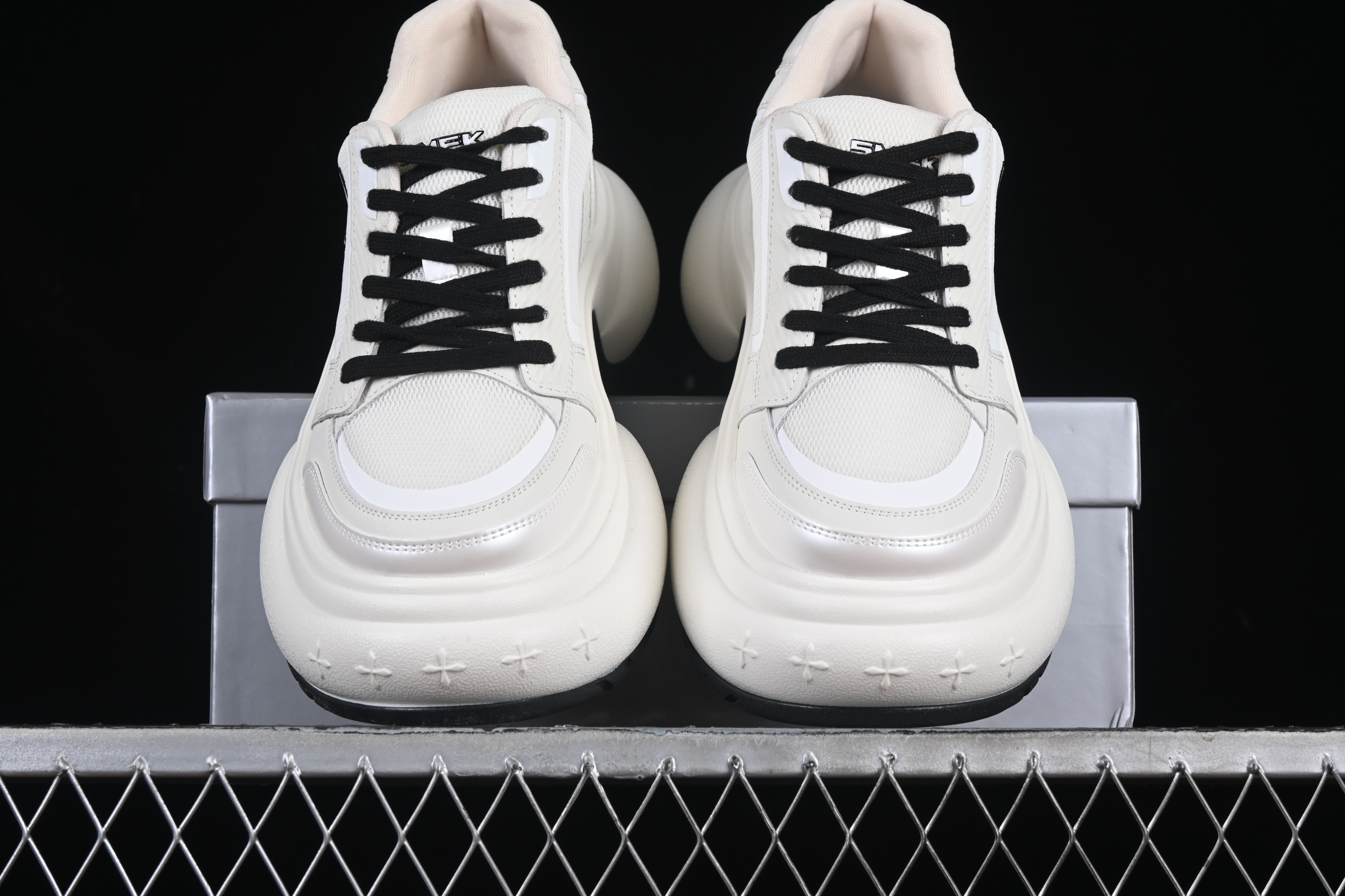 SMFK FUTURE RIPPLE Low-Top Fashion Sports Lifestyle Casual Shoes in White - AJD4