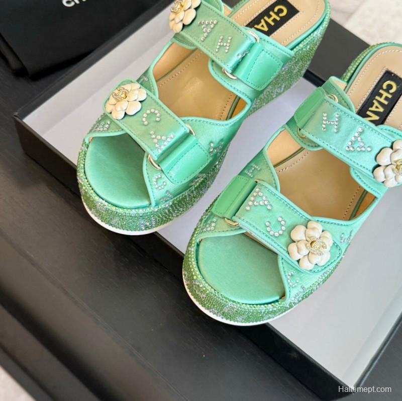 2025 Slippers Chanel Green Leather Platform Floral LY00330