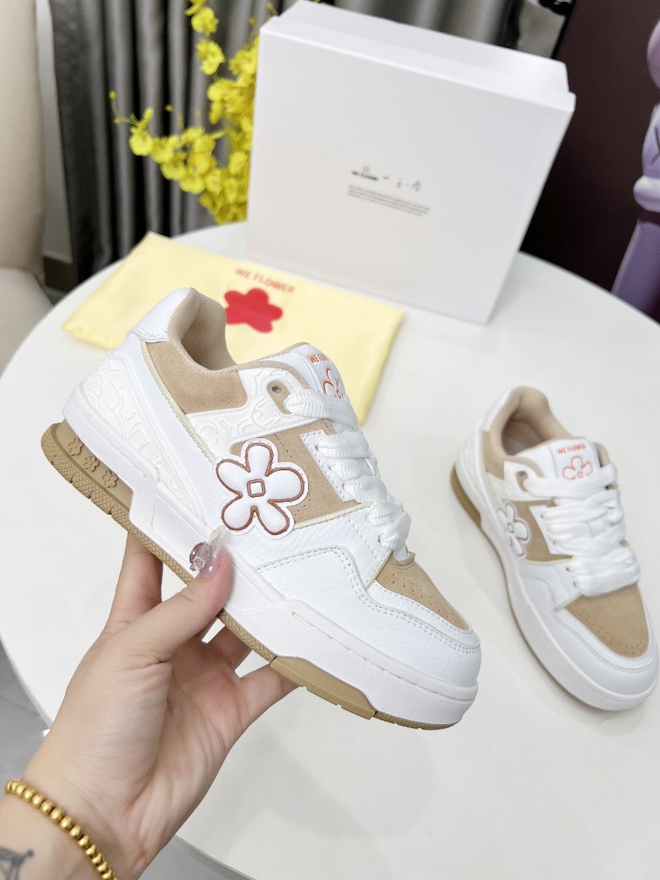 2025 Unisex WEFLOWER White Beige Leather Sneakers LY00280