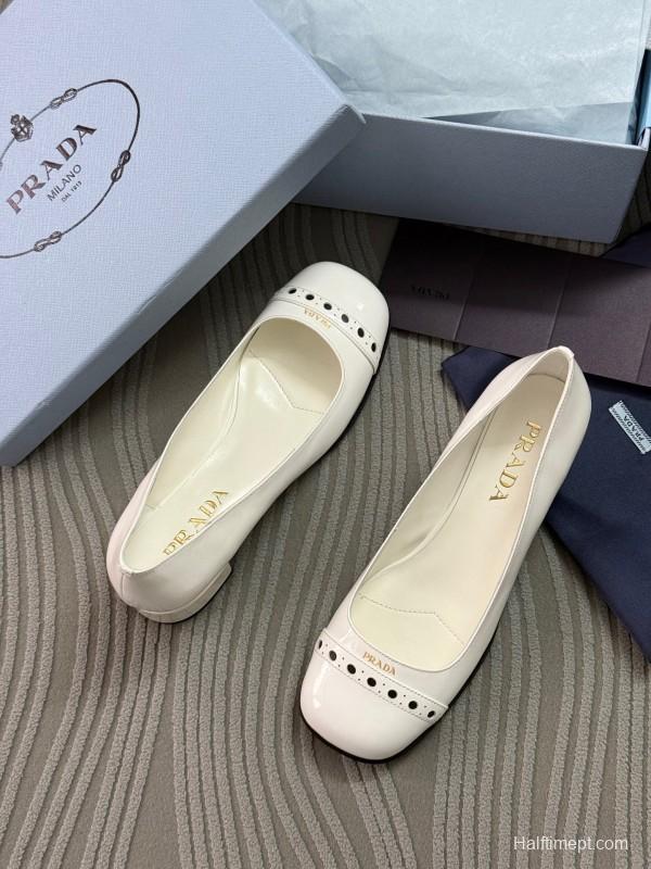 2025 Women Prada White Leather Loafers KFY00300
