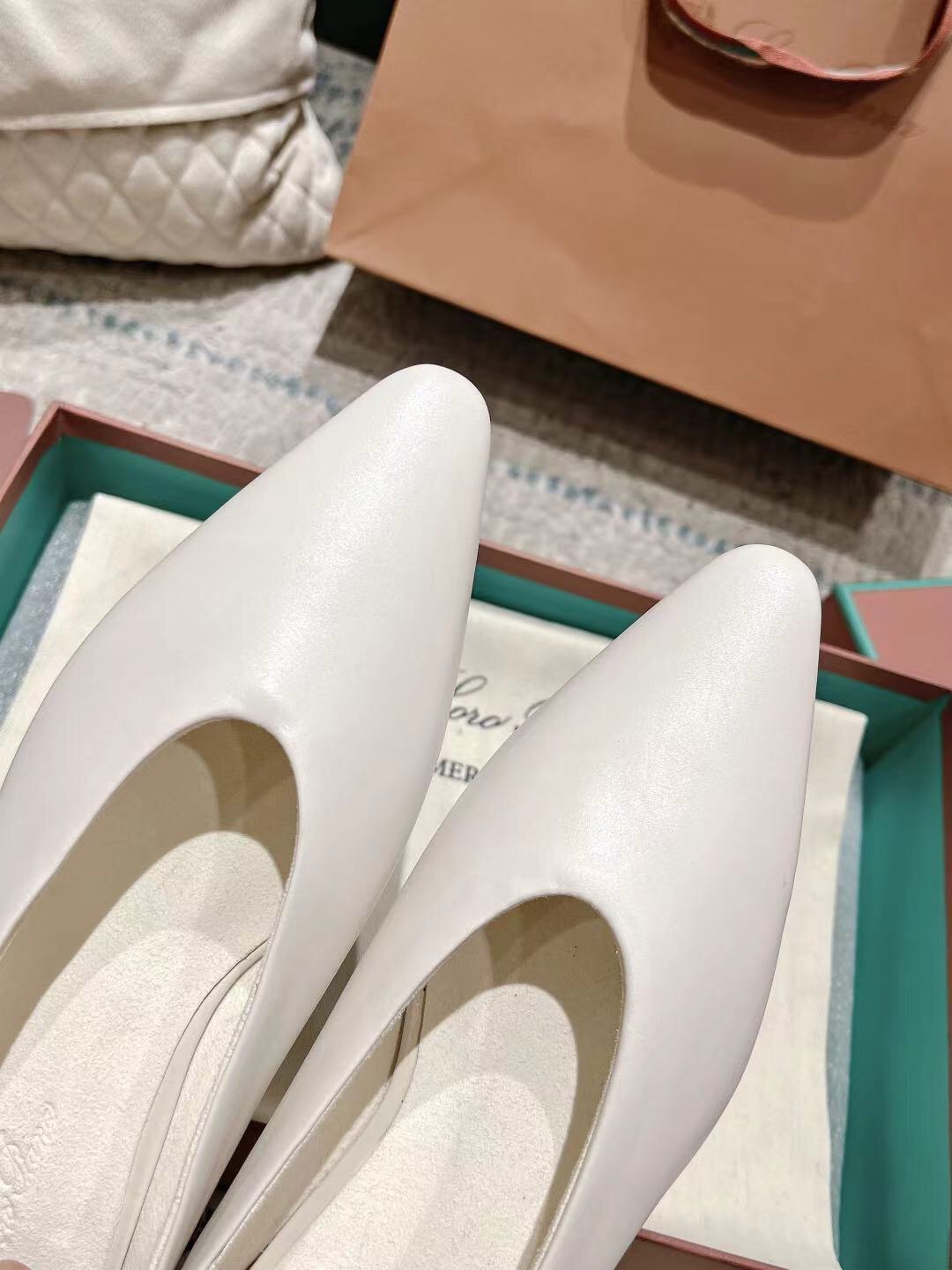 2025 Women LP White Leather Ballet Flats LY00320