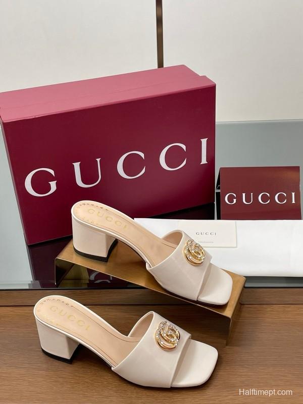 2025 Women Gucci Beige Leather Block Heel Sandals GG Crystal Buckle LY00280