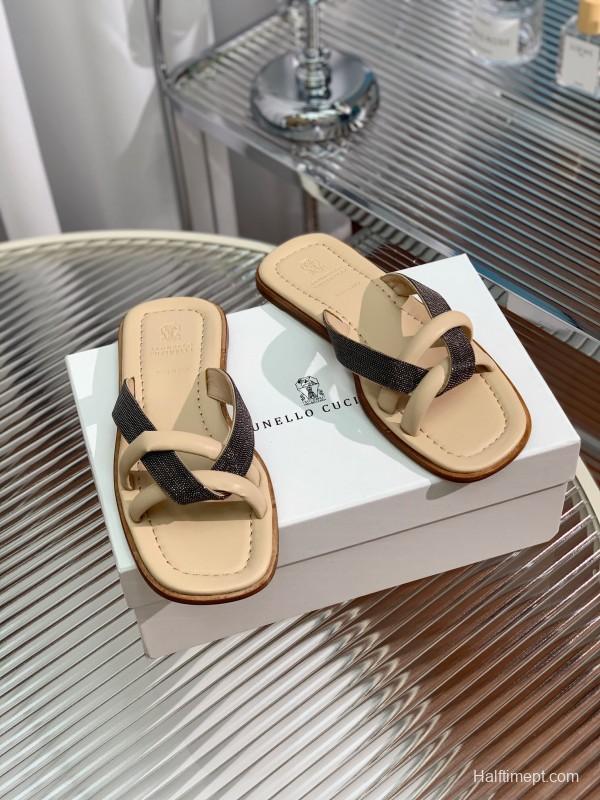 2025/Women Brunello Cucinelli Beige Leather Flat Sandals Handcrafted Chain Detail KFY00300 (F)