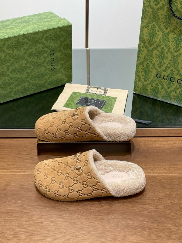 2024 Gucci beige leather slippers GG pattern