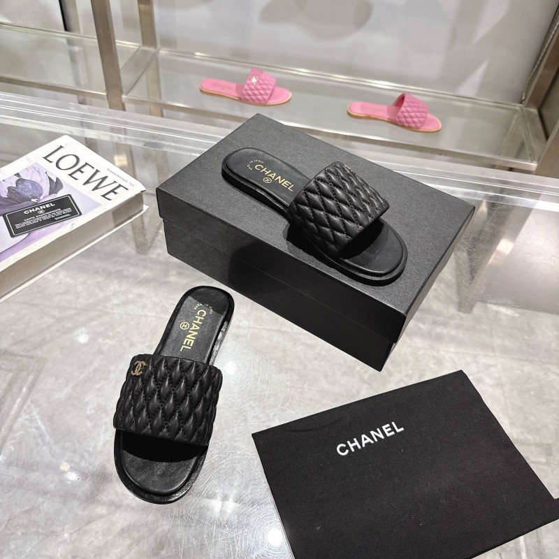 2025 Slippers Chanel Black Quilted Leather Slippers