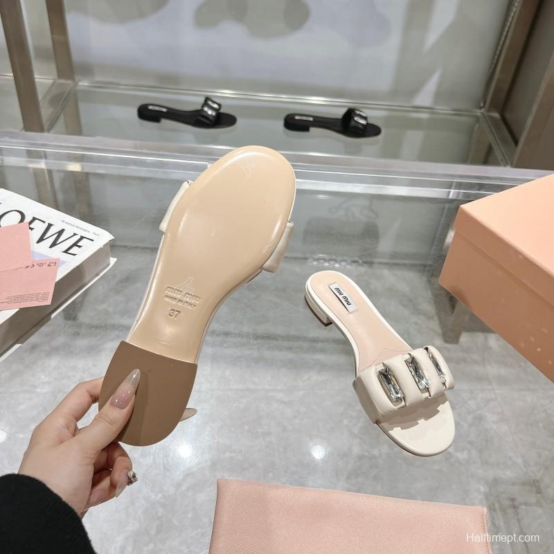 2025 Women Miu Miu White Leather Slippers KFY00250