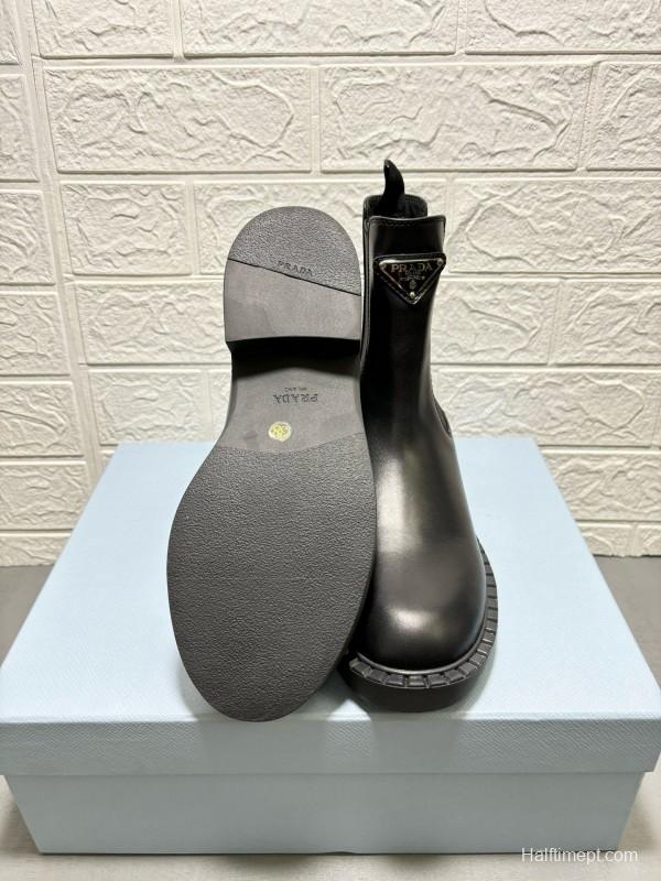 2024 Women Prada Black Leather Chelsea Boot MJ00380