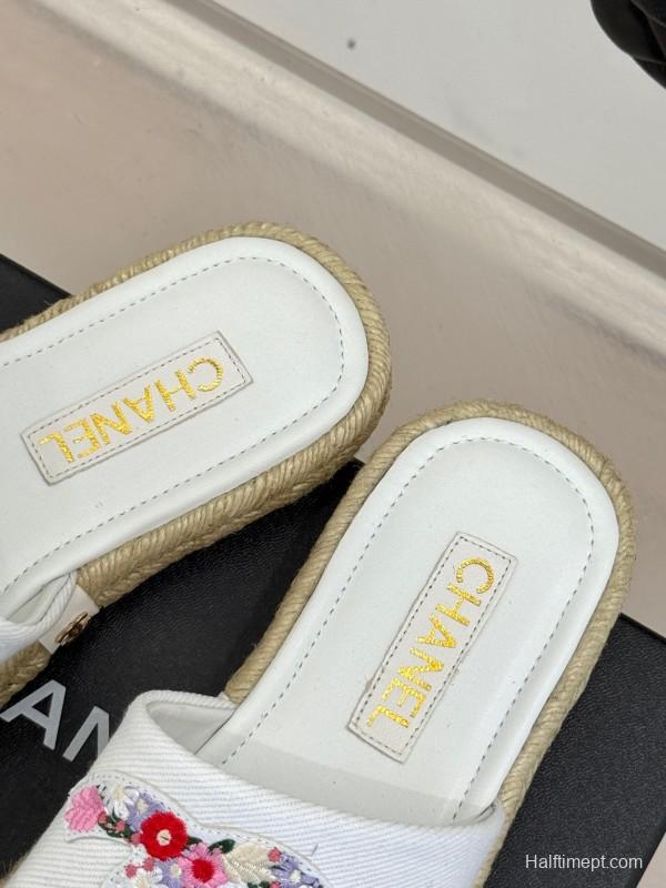 2025 Women Chanel White Embroidered Cotton Slippers KFY00230