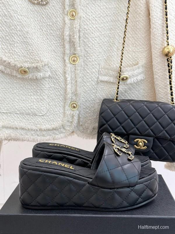 2025 Slippers Chanel Black Leather Slip-On Chain CC Logo