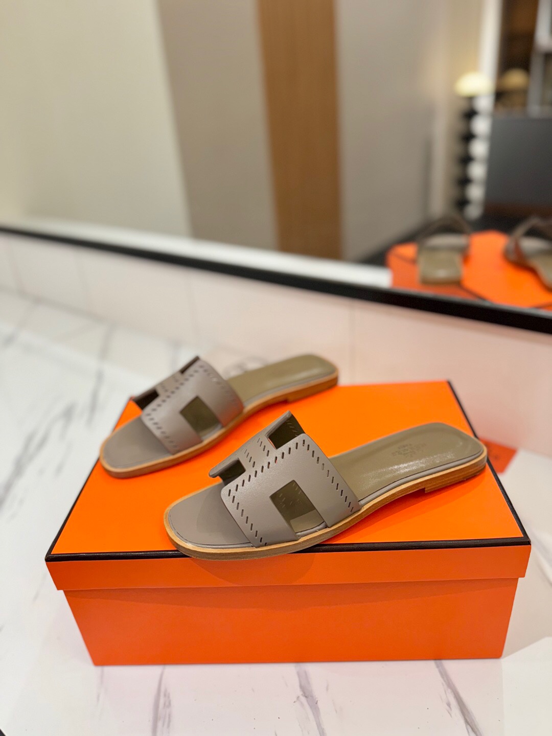 2025 Women Hermès Beige Leather Slippers