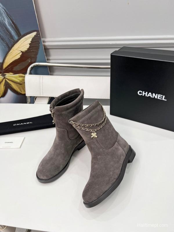 Chanel Spring/Summer 2025 Quilted Leather Chain CC Four-Leaf Clover Flat Ankle Boots - LY00400