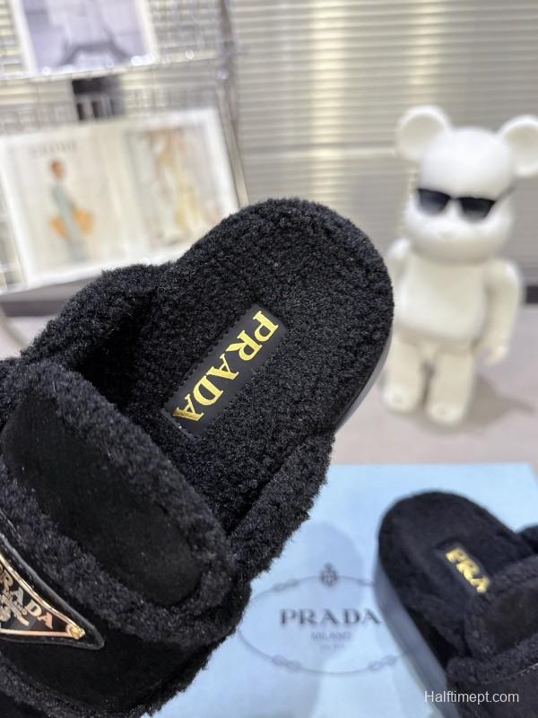 Prada Spring/Summer 2025 Runway Shearling Slippers - KFY00280