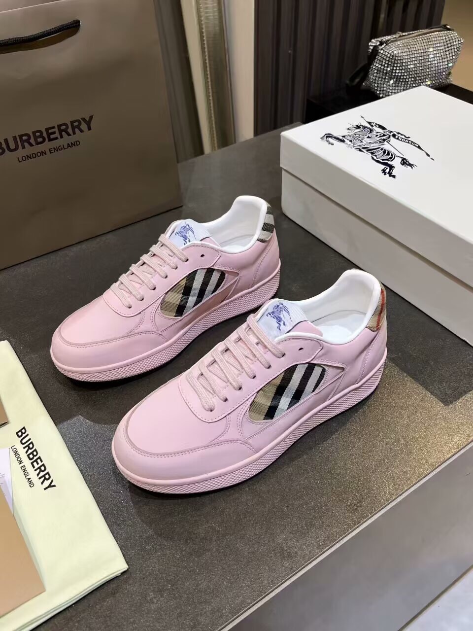 Burberry 2025/SS Italian-Made Sneakers with Equestrian Knight Design Label - KFY00300