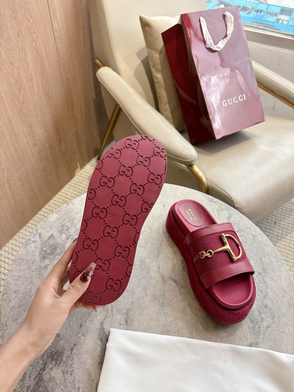 Gucci Women's Sandals with Iconic Horsebit Detail and Gold Hardware - LY00270