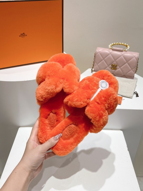 Hermès Autumn Winter Flat Fur Slippers - LY00240