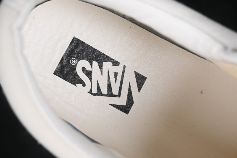 Vans Old Skool Low-Top Casual Skateboarding Shoes - VN000E8VCCZ