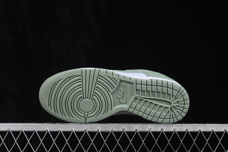 Nike SB Dunk Low Light Green Low-Top Skateboarding Shoes - IM6572-002