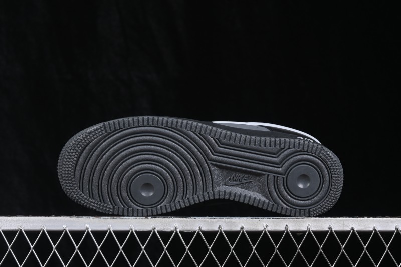 Nike Air Force 1 '07 Low Casual Skateboarding Shoes with Full-Length Air Cushion - IR1475-010