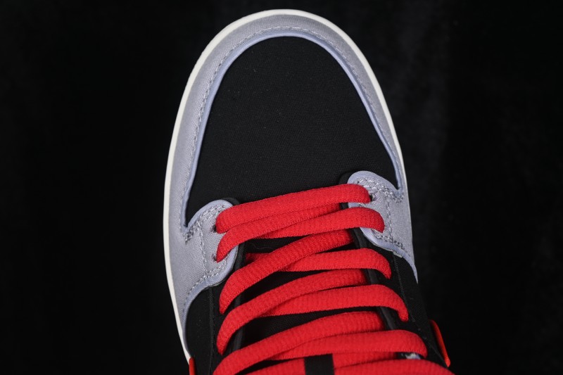 Nike SB Dunk Low Skateboarding Shoes with Premium Leather Upper - FN5880-001