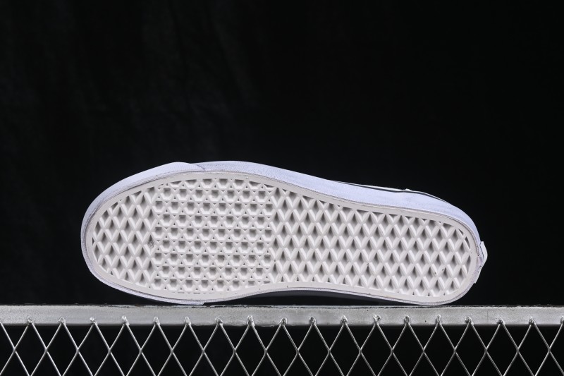 Vans Old Skool Low-Top Casual Skateboarding Shoes - VN000E8VCCZ