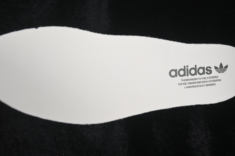 Adidas Samba OG Classic Skateboarding Shoes with Retro Suede Design - JR0893