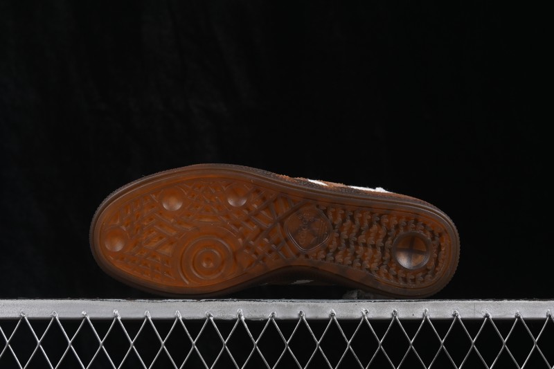 Adidas Handball Spezial Retro Skateboarding Shoes with Suede Upper and Gum Sole - IH4588