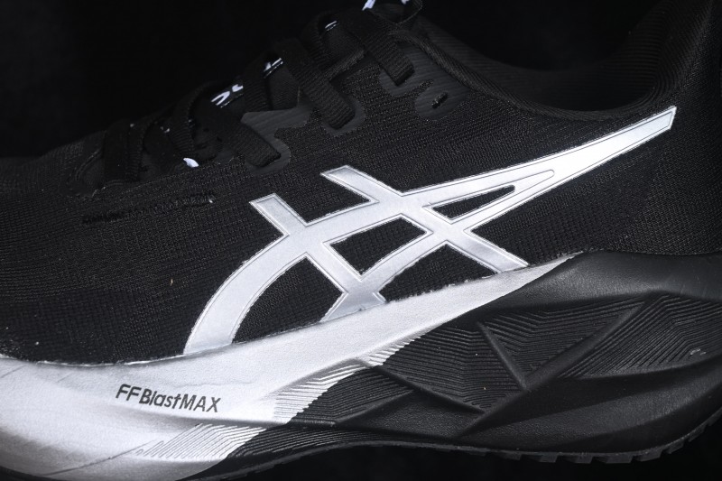 Asics Novablast 5 Retro Breathable Running Shoes with Cushioning for Men - 1012B980-001