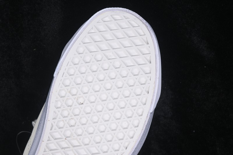 Vans Old Skool Low-Top Casual Skateboarding Shoes - VN000E8VCCZ