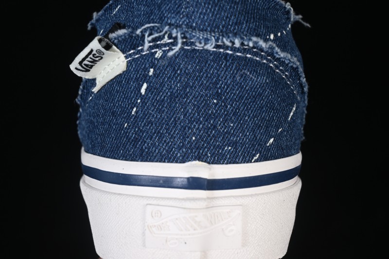 Vans Old Skool Frayed Low-Top Skateboarding Shoes - VN000E9HGTL