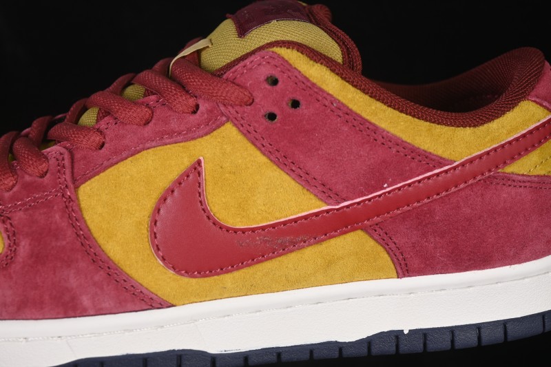 Nike SB Dunk Low Skateboarding Shoes with Cushioned Collar - HQ1625-600