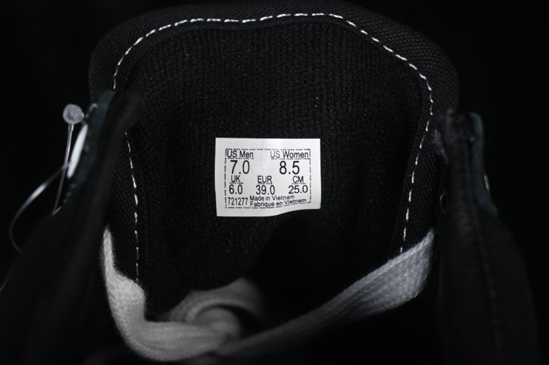Vans Old Skool Low-Top Skateboarding Shoes with Classic Side Stripe - VN0A5FCBBLK