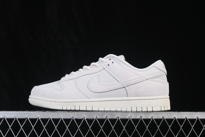 Nike SB Dunk Low Casual Skateboarding Shoes in White Suede - IB6651-003
