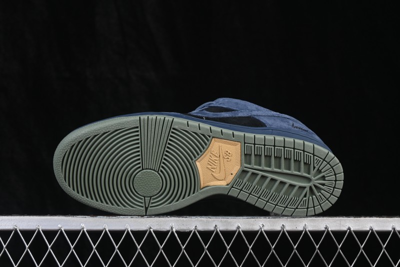 Nike SB Dunk Low Smoke Blue Skateboarding Shoes with Suede Overlays - HF3063-002