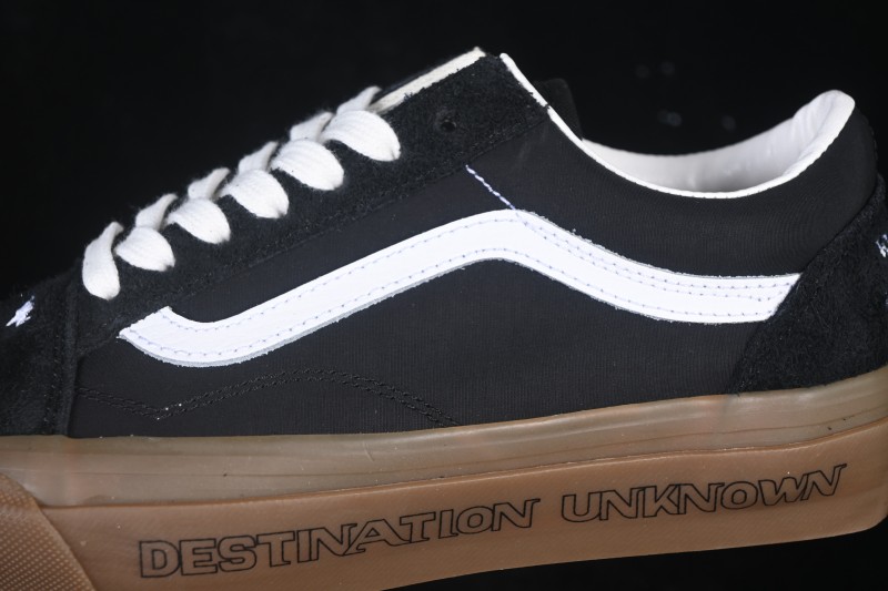 Vans Old Skool Low-Top Casual Skateboarding Shoes with Classic Side Stripe - VN000EJUGR4