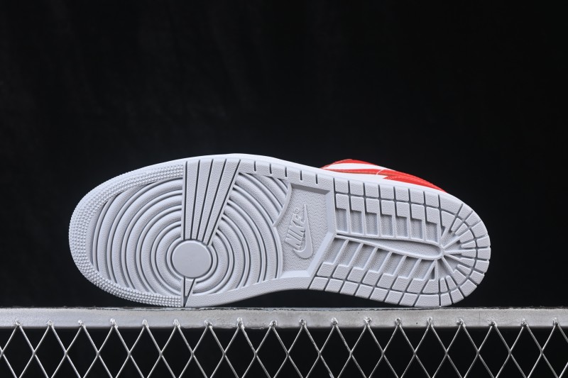 Nike Air Jordan 1 Low Retro Basketball Shoes with Classic Red and White Colorway - II9813-600