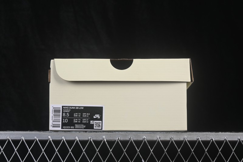 Nike SB Dunk Low Pro Skateboarding Shoes with Cushioned Collar - IQ1323-001