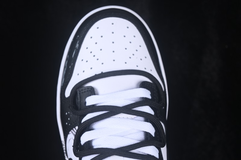 Nike SB Dunk Low Skateboarding Shoes with Lace-Up Closure - DD1391-100