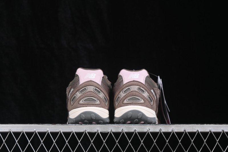 New Balance 204 Retro Casual Running Shoes with Breathable Mesh Upper - U204L273