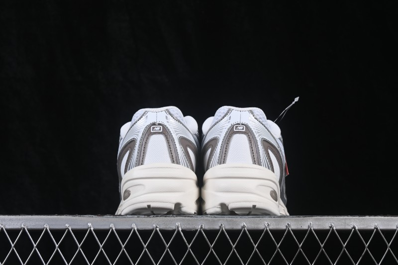 New Balance 740 Retro Running Shoes with Chunky Dad-Style Cushioning - U740MU2