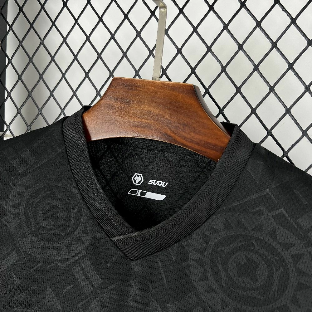 2025/26 Wolverhampton Wanderers Goalkeeper Black Jersey